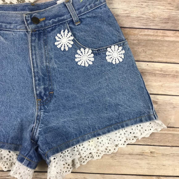 Vintage High Waisted Lace Mom Jean Shorts - Picture 2 of 5